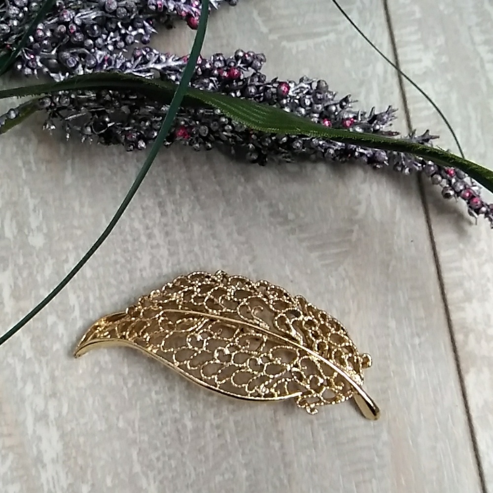 Goldtone Leaf Pin Brooch